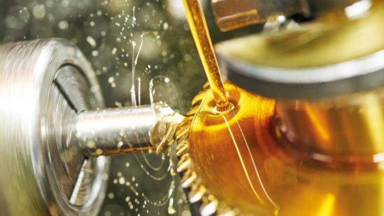 The Complete Guide to Industrial Lubricants and Hydraulic Oil: Everything You Need to Know